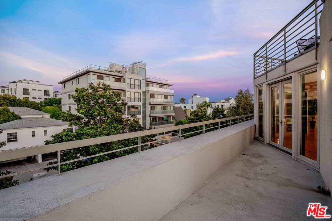 4 bd, 5 ba Condo in Los Angeles, CA — $8,500/mo — photo 2