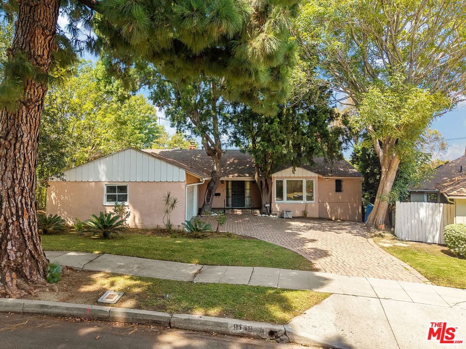 3 bd, 2 ba House in Los Angeles, CA — $5,995/mo — photo 1