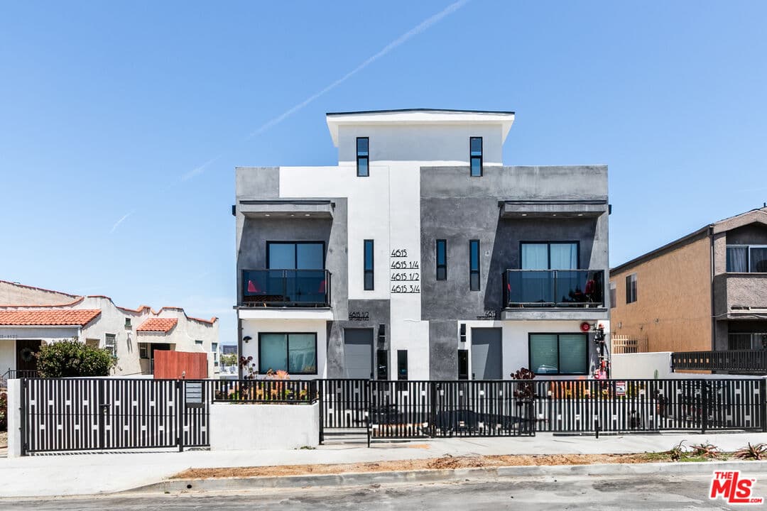 4 bd, 3 ba Townhouse in Los Angeles, CA — $4,999/mo — photo 2