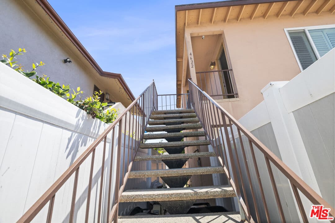 2 bd, 1 ba Apartment in Lawndale, CA — $2,850/mo — photo 2