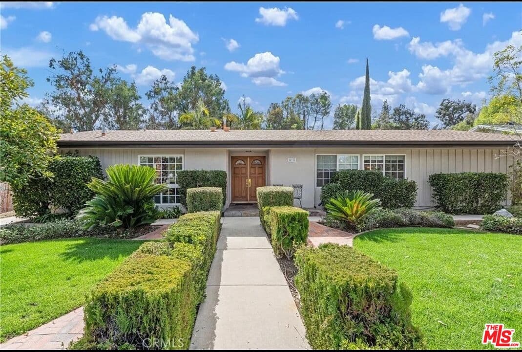 4 bd, 2 ba House in Woodland Hills, CA — $6,000/mo — photo 1