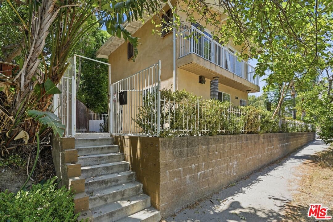 2 bd, 1 ba House in Granada Hills, CA — $2,500/mo — photo 2