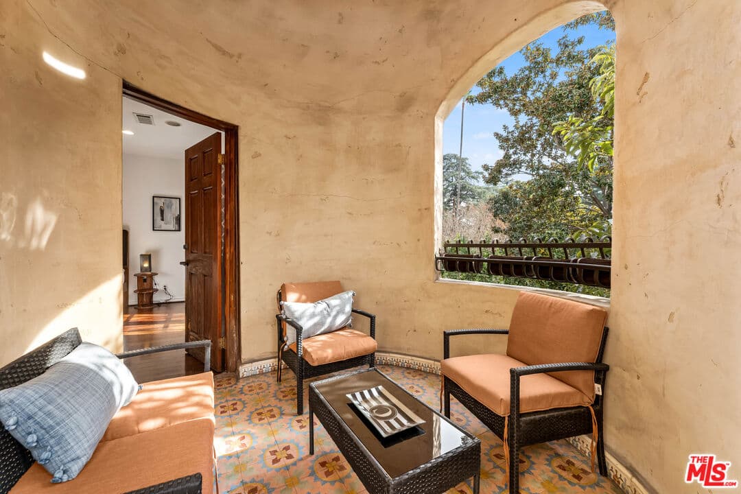 4 bd, 4 ba House in Studio City, CA — $14,900/mo — photo 2