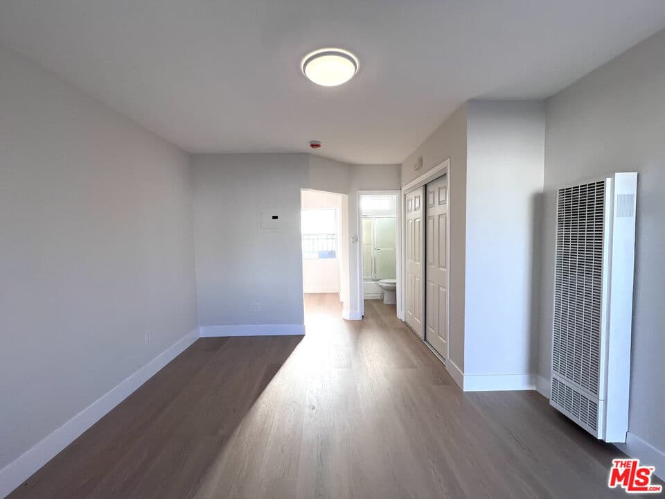 Studio, 1 ba Apartment in Los Angeles, CA — $1,400/mo — photo 2