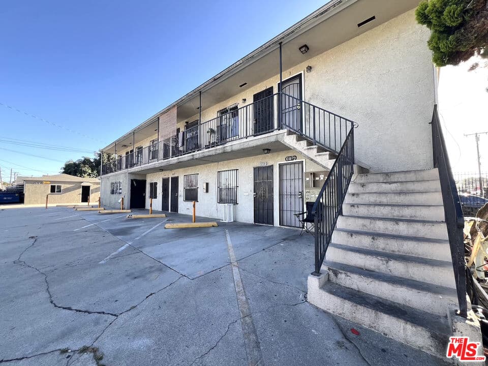 Studio, 1 ba Apartment in Los Angeles, CA — $1,400/mo — photo 2