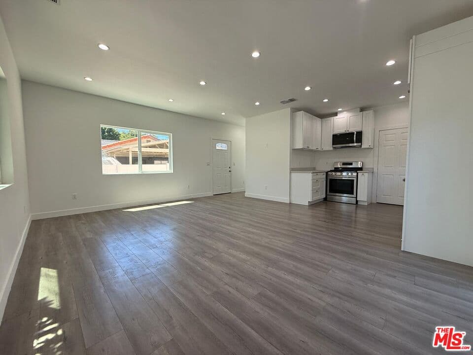 3 bd, 3 ba House in Los Angeles, CA — $3,990/mo — photo 2