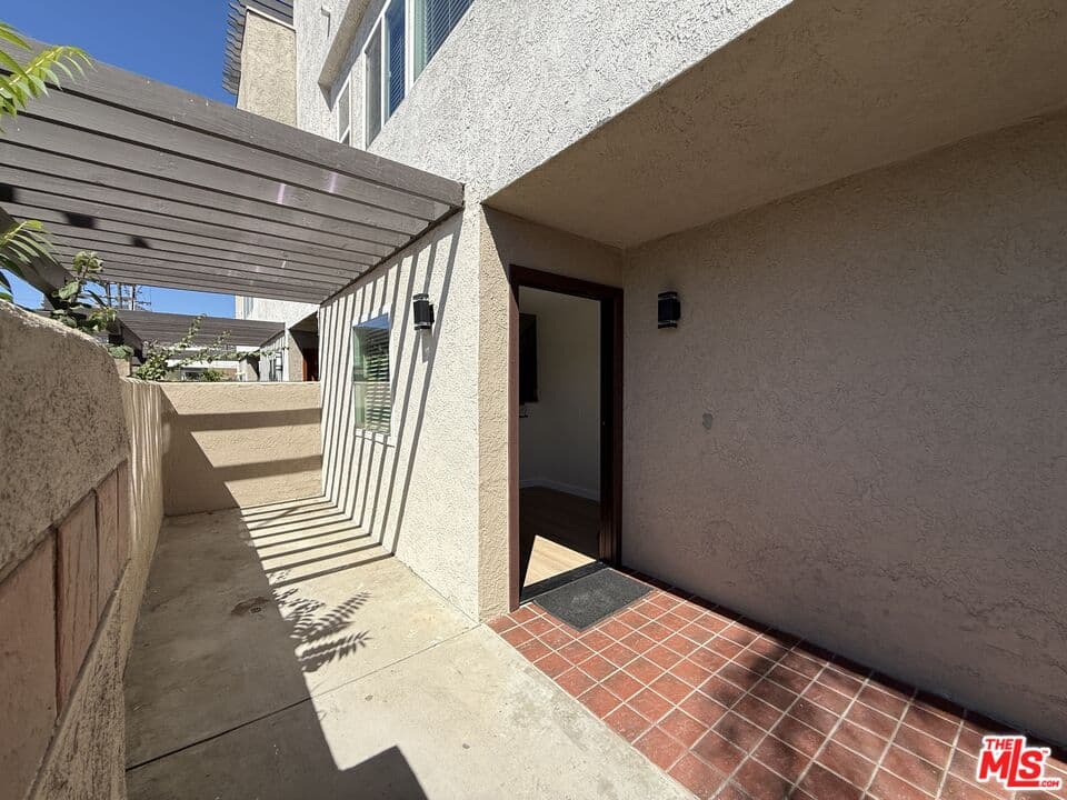 3 bd, 3 ba Condo in Glendale, CA — $5,500/mo — photo 2