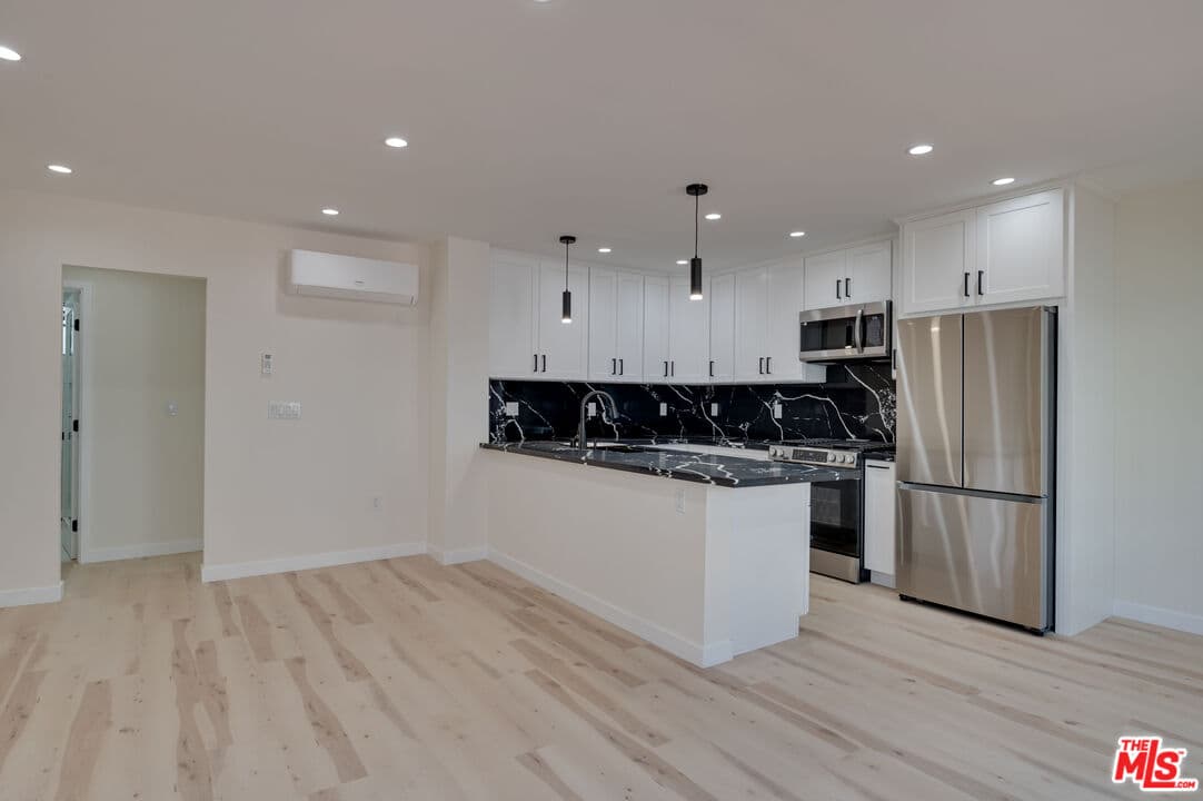 1 bd, 1 ba Condo in West Hollywood, CA — $3,400/mo — photo 1