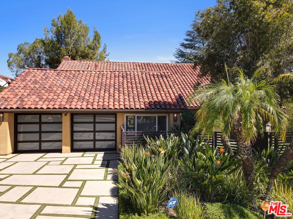 4 bd, 5 ba House in Calabasas, CA — $10,950/mo — photo 2