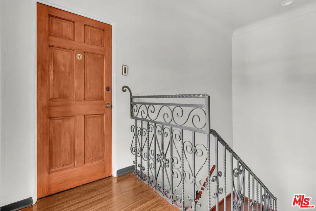 2 bd, 1 ba Townhouse in Los Angeles, CA — $4,575/mo — photo 2