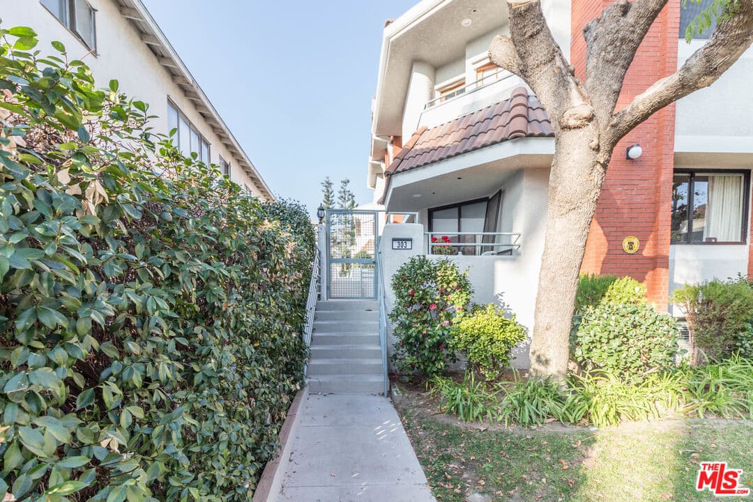 3 bd, 3 ba Condo in Glendale, CA — $3,900/mo — photo 2