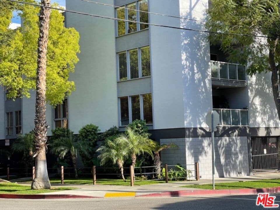 30 bd, 30 ba Apartment in West Hollywood, CA — $2,450/mo — photo 1