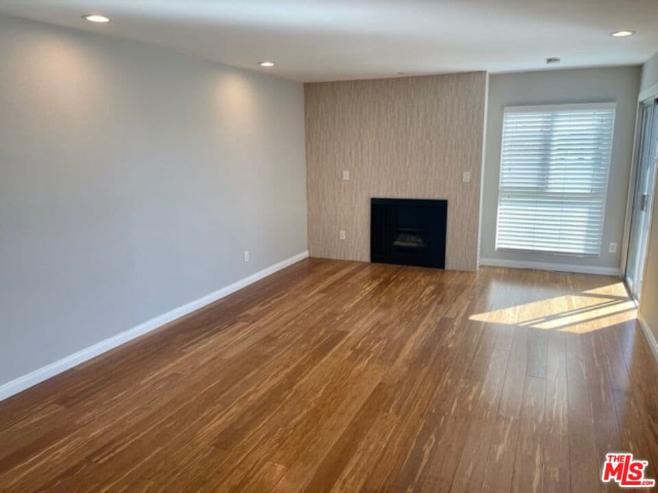 30 bd, 30 ba Apartment in West Hollywood, CA — $2,450/mo — photo 2