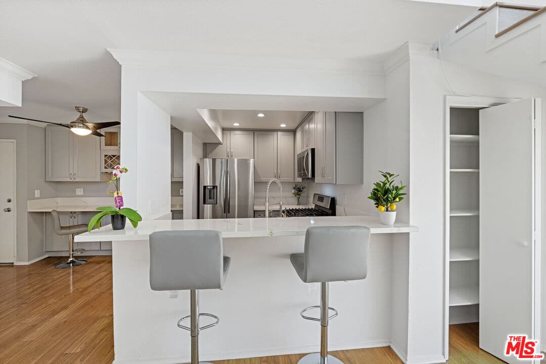 2 bd, 2 ba Condo in Los Angeles, CA — $3,250/mo — photo 2