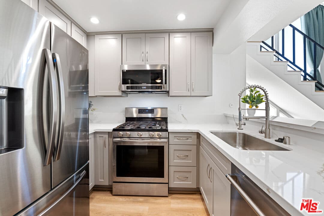 2BR Condo in Los Angeles β $3,250/mo