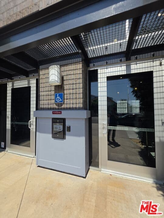 1 bd, 1 ba Condo in Los Angeles, CA — $2,550/mo — photo 2