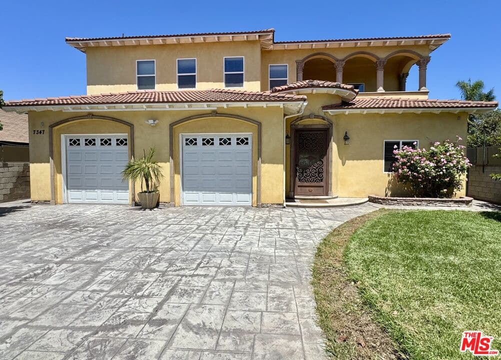 3 bd, 5 ba House in Downey, CA — $6,000/mo — photo 2