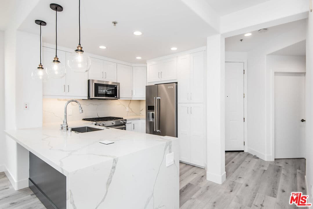 2 bd, 2 ba Condo in Playa Vista, CA — $4,950/mo — photo 2