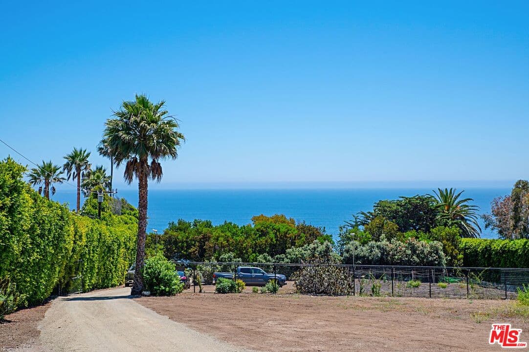 1 bd, 1 ba House in Malibu, CA — $12,500/mo — photo 2