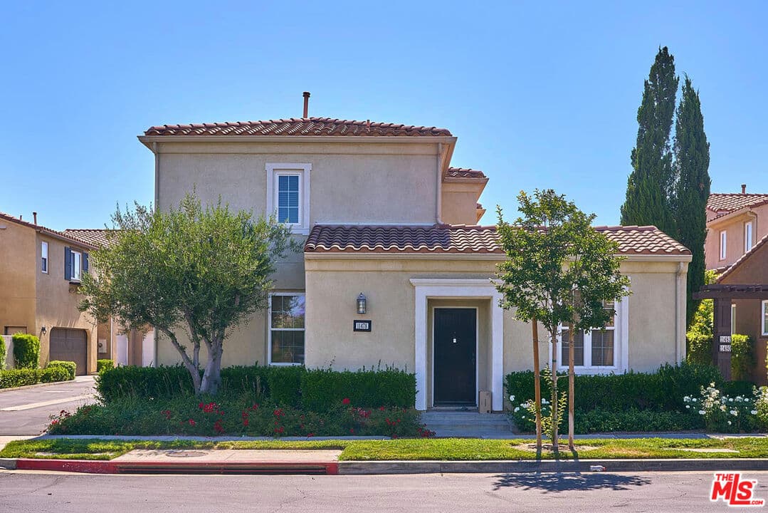 2 bd, 3 ba House in Northridge, CA — $3,500/mo — photo 2
