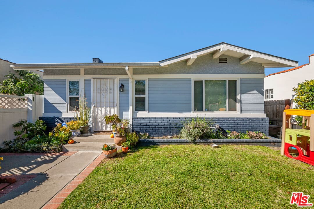 2BR House in Los Angeles β $3,850/mo