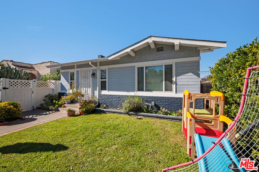 2 bd, 2 ba House in Los Angeles, CA — $3,850/mo — photo 2