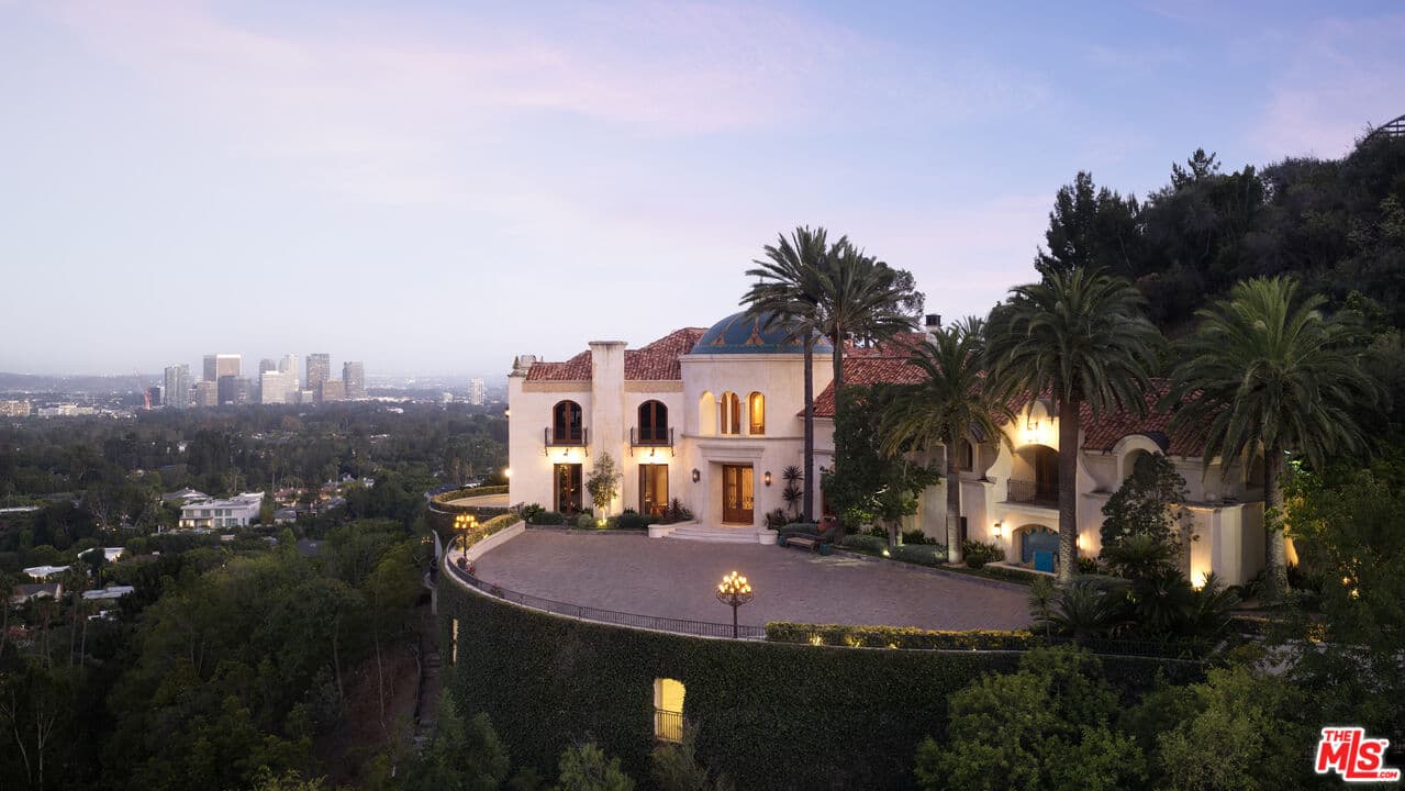 9 bd, 16 ba House in Los Angeles, CA — $250,000/mo — photo 1