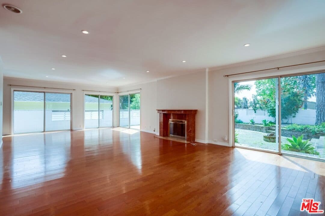 3 bd, 3 ba House in Los Angeles, CA — $6,600/mo — photo 2