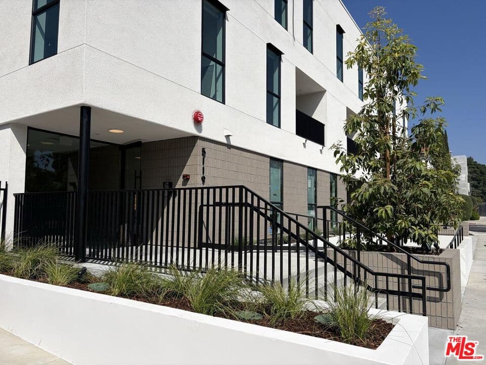 3 bd, 3 ba Townhouse in Valley Village, CA — $5,000/mo — photo 1