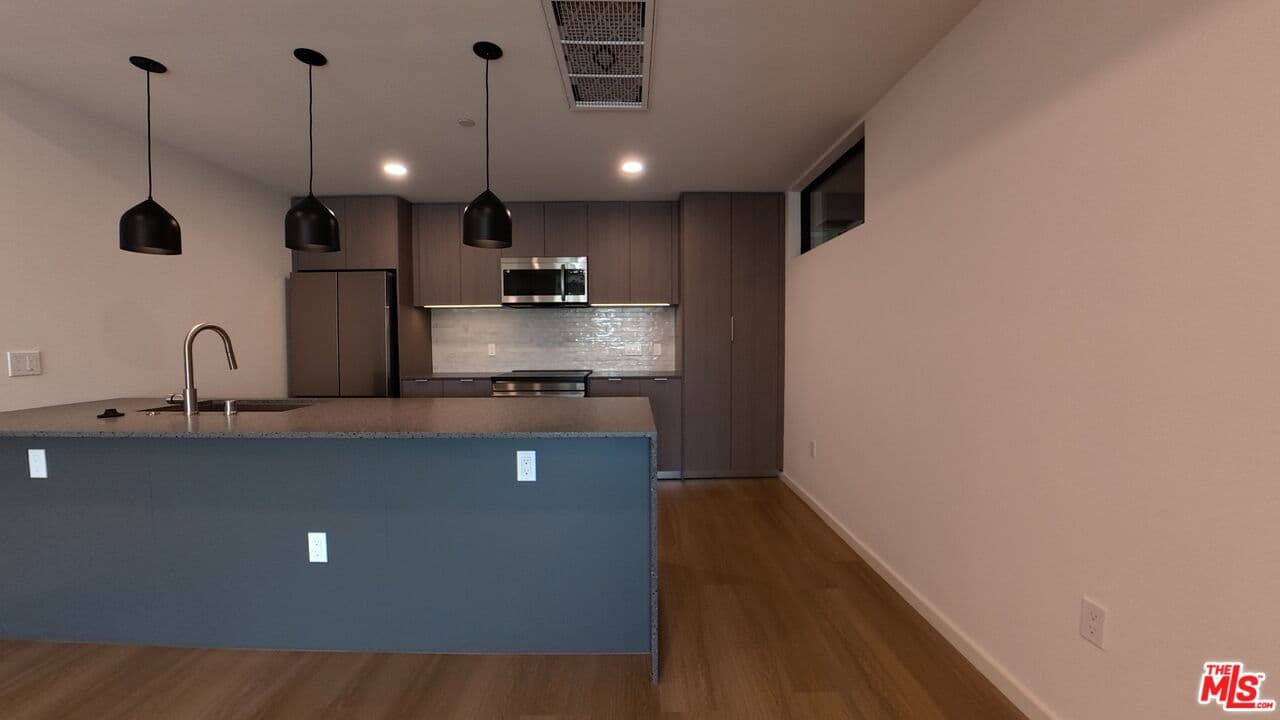 3 bd, 3 ba Townhouse in Valley Village, CA — $5,000/mo — photo 2