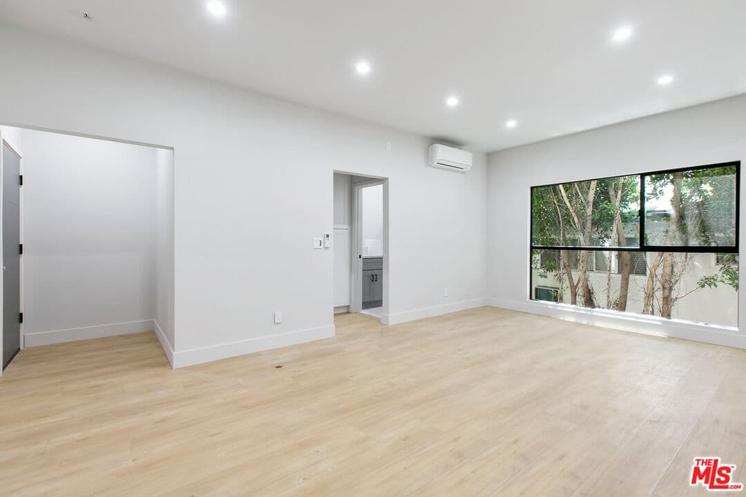 Studio, 1 ba Apartment in Los Angeles, CA — $2,375/mo — photo 2