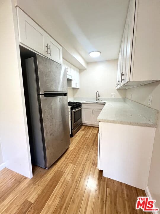 1 bd, 1 ba Apartment in Santa Monica, CA — $1,975/mo — photo 2