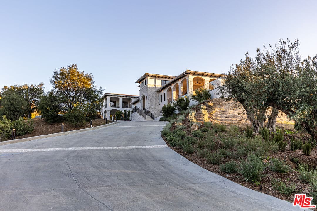 6 bd, 7 ba House in Calabasas, CA — $60,000/mo — photo 2