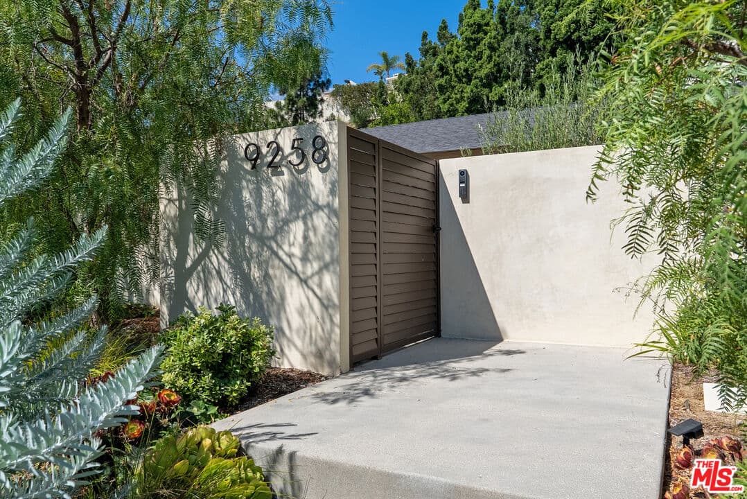 3 bd, 3 ba House in Los Angeles, CA — $18,000/mo — photo 2