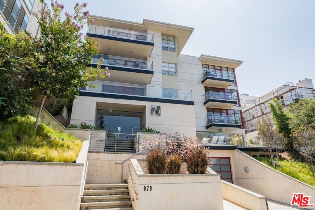3 bd, 3 ba Condo in Pacific Palisades, CA — $11,000/mo — photo 2