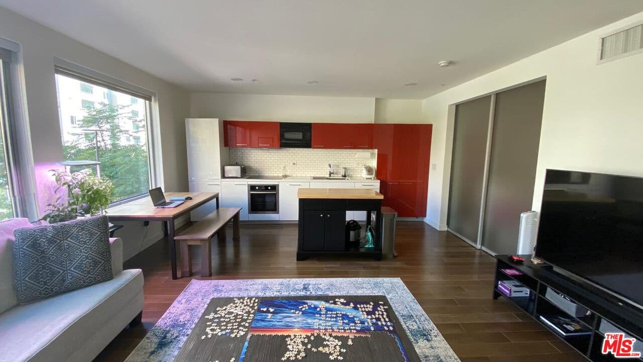 1 bd, 1 ba Condo in Los Angeles, CA — $2,700/mo — photo 2