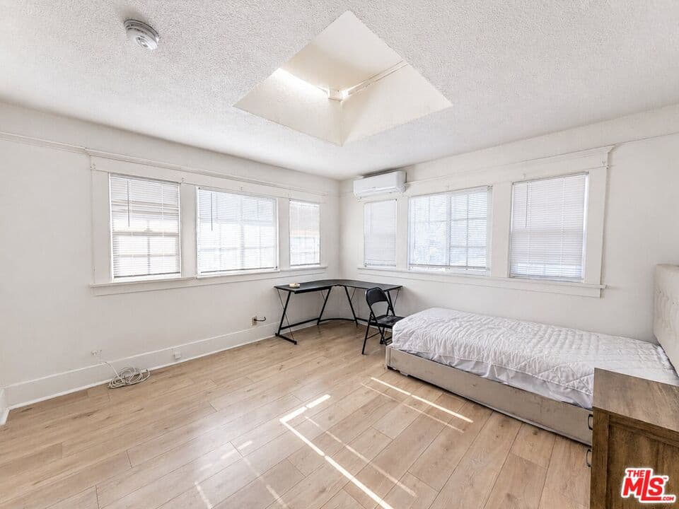 3 bd, 1 ba Townhouse in Los Angeles, CA — $2,650/mo — photo 1