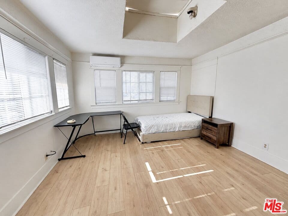3 bd, 1 ba Townhouse in Los Angeles, CA — $2,650/mo — photo 2