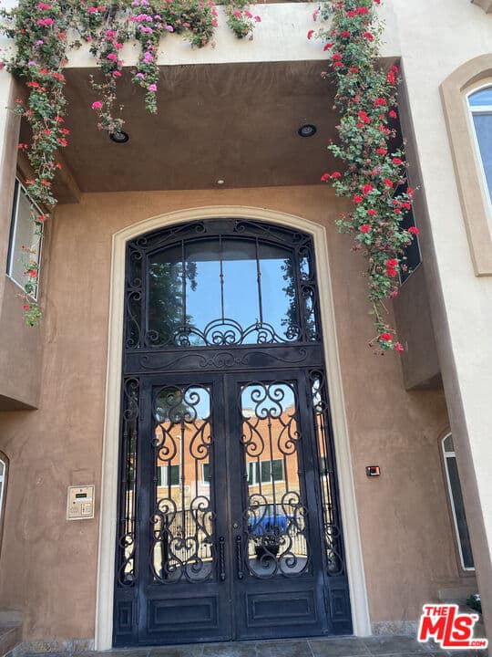 3 bd, 3 ba Condo in Los Angeles, CA — $4,150/mo — photo 1