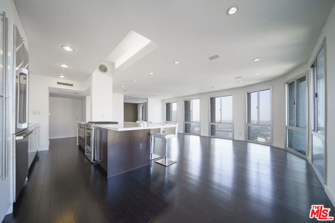 2BR Condo in Los Angeles β $4,000/mo
