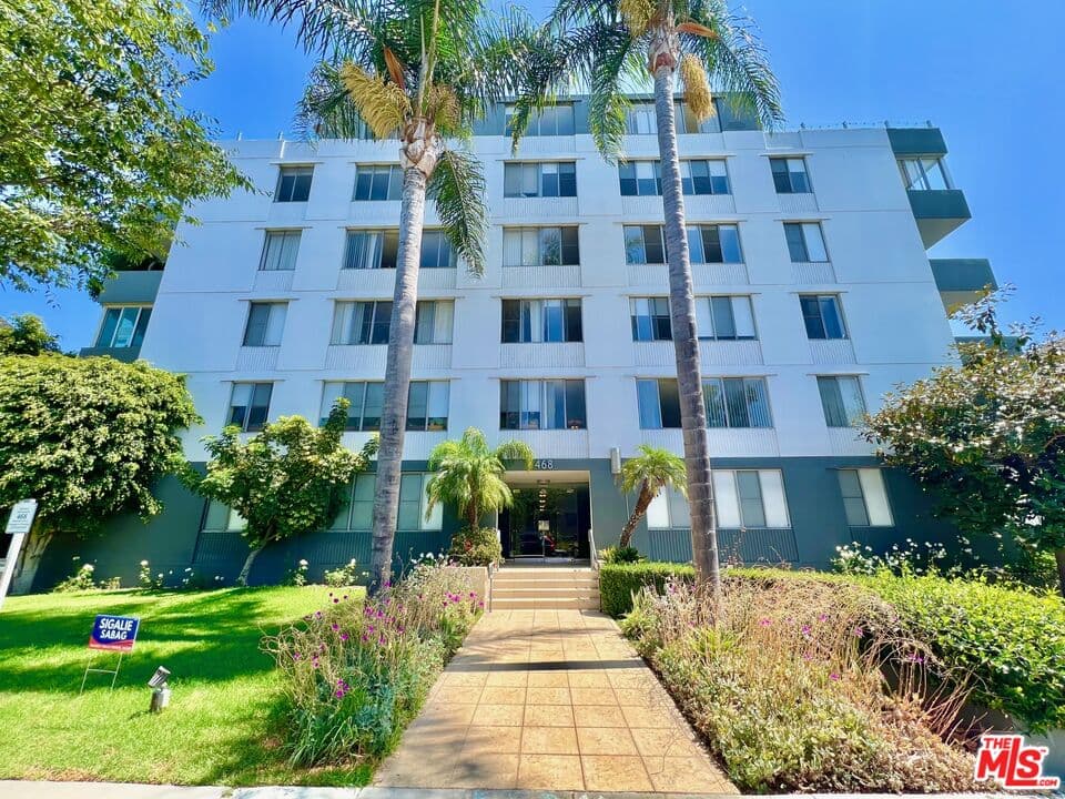 2 bd, 2 ba Apartment in Beverly Hills, CA — $4,350/mo — photo 2