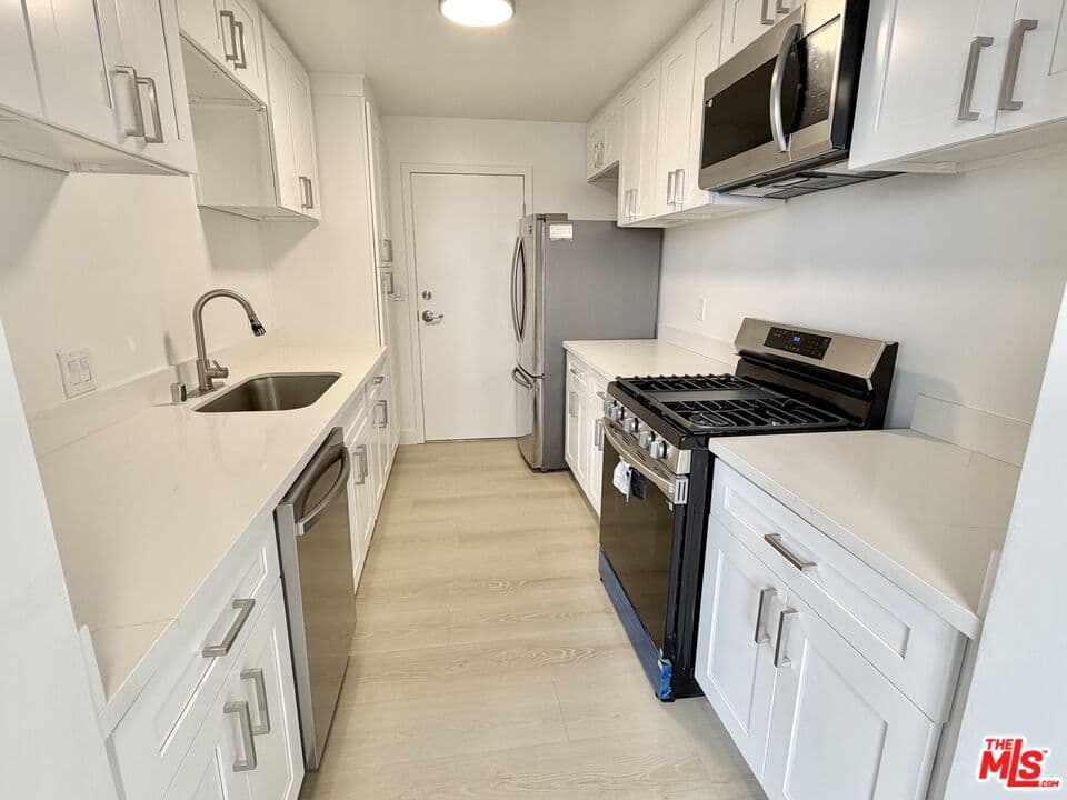 2 bd, 2 ba Apartment in Beverly Hills, CA — $4,350/mo — photo 1