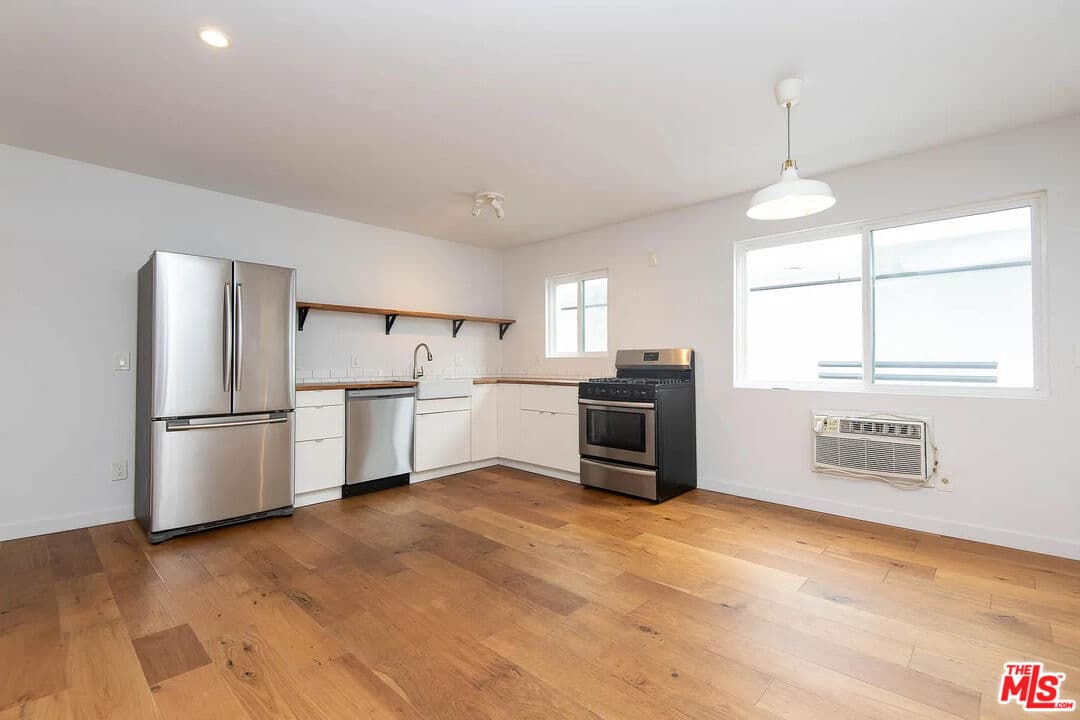 2 bd, 2 ba Apartment in Los Angeles, CA — $3,050/mo — photo 1