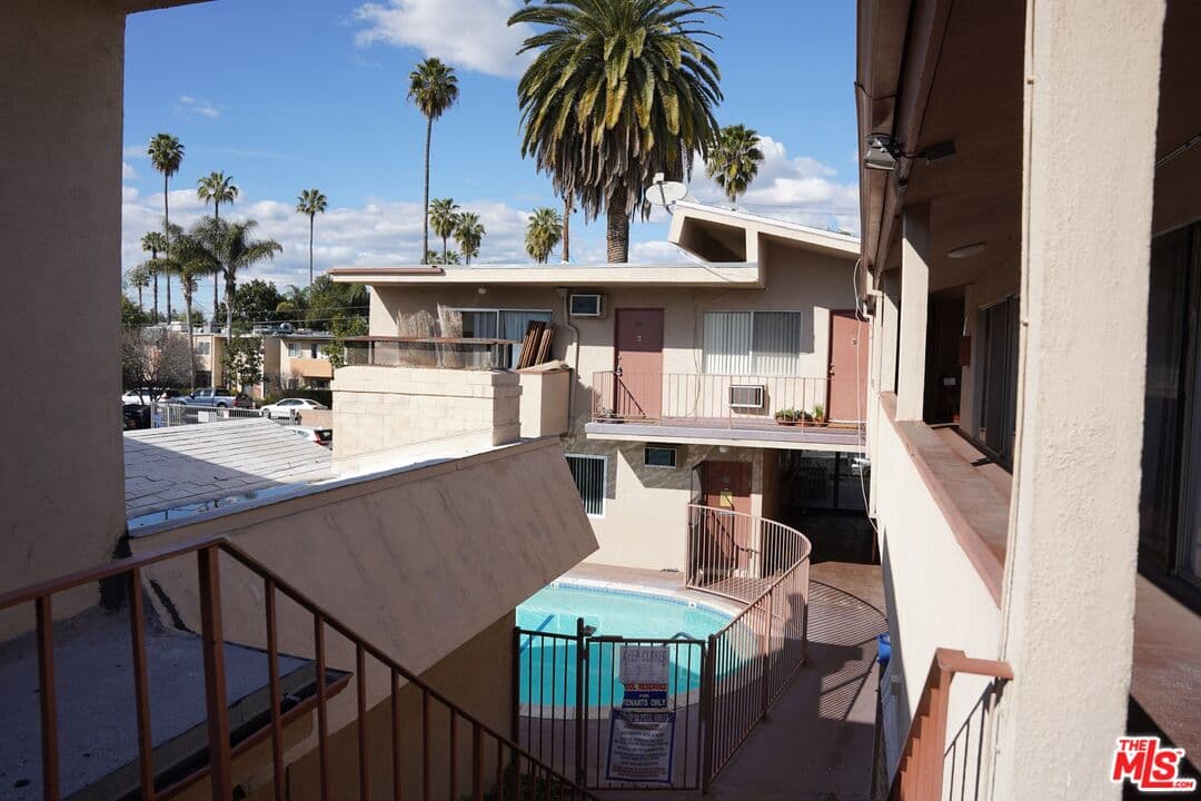 2 bd, 2 ba Condo in Tarzana, CA — $2,500/mo — photo 2