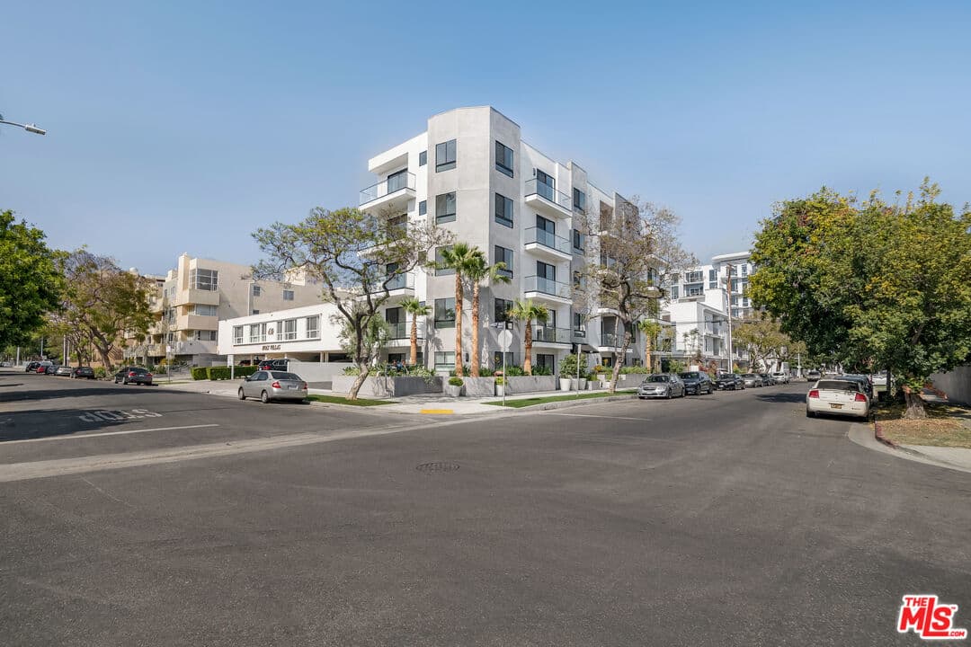3 bd, 3 ba Apartment in Los Angeles, CA — $5,750/mo — photo 1