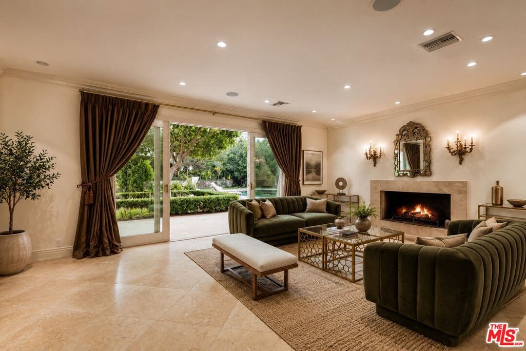 4 bd, 5 ba House in Beverly Hills, CA — $23,500/mo — photo 2