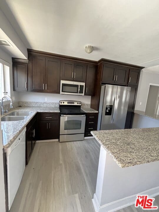 3 bd, 2 ba Condo in Los Angeles, CA — $3,995/mo — photo 2