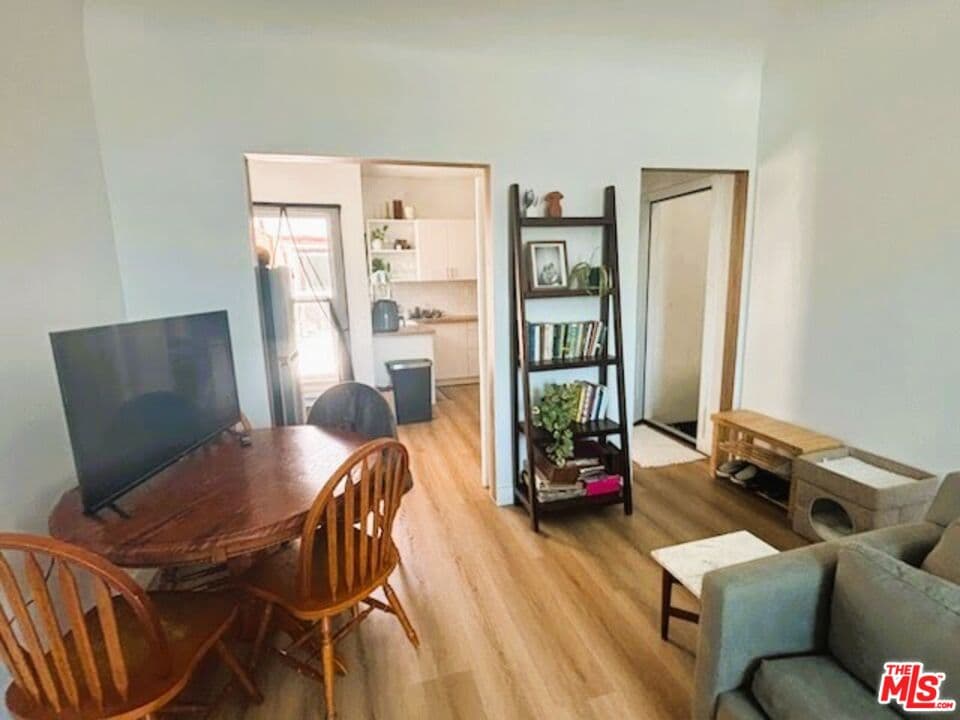 2 bd, 1 ba Townhouse in Los Angeles, CA — $2,400/mo — photo 2
