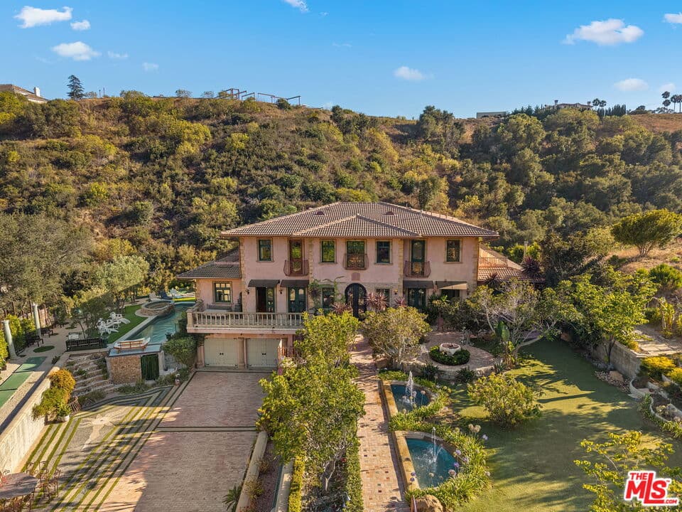 7 bd, 7 ba House in Malibu, CA — $33,000/mo — photo 2