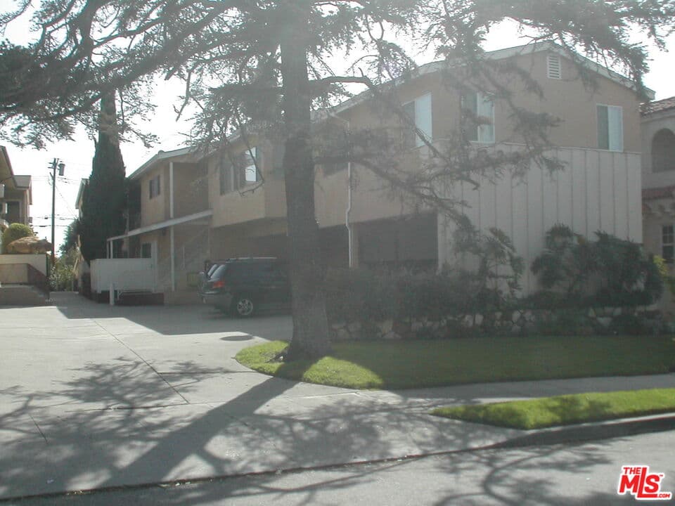 2 bd, 2 ba Townhouse in Los Angeles, CA — $2,875/mo — photo 1